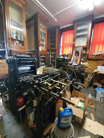 Photo of an old printing press